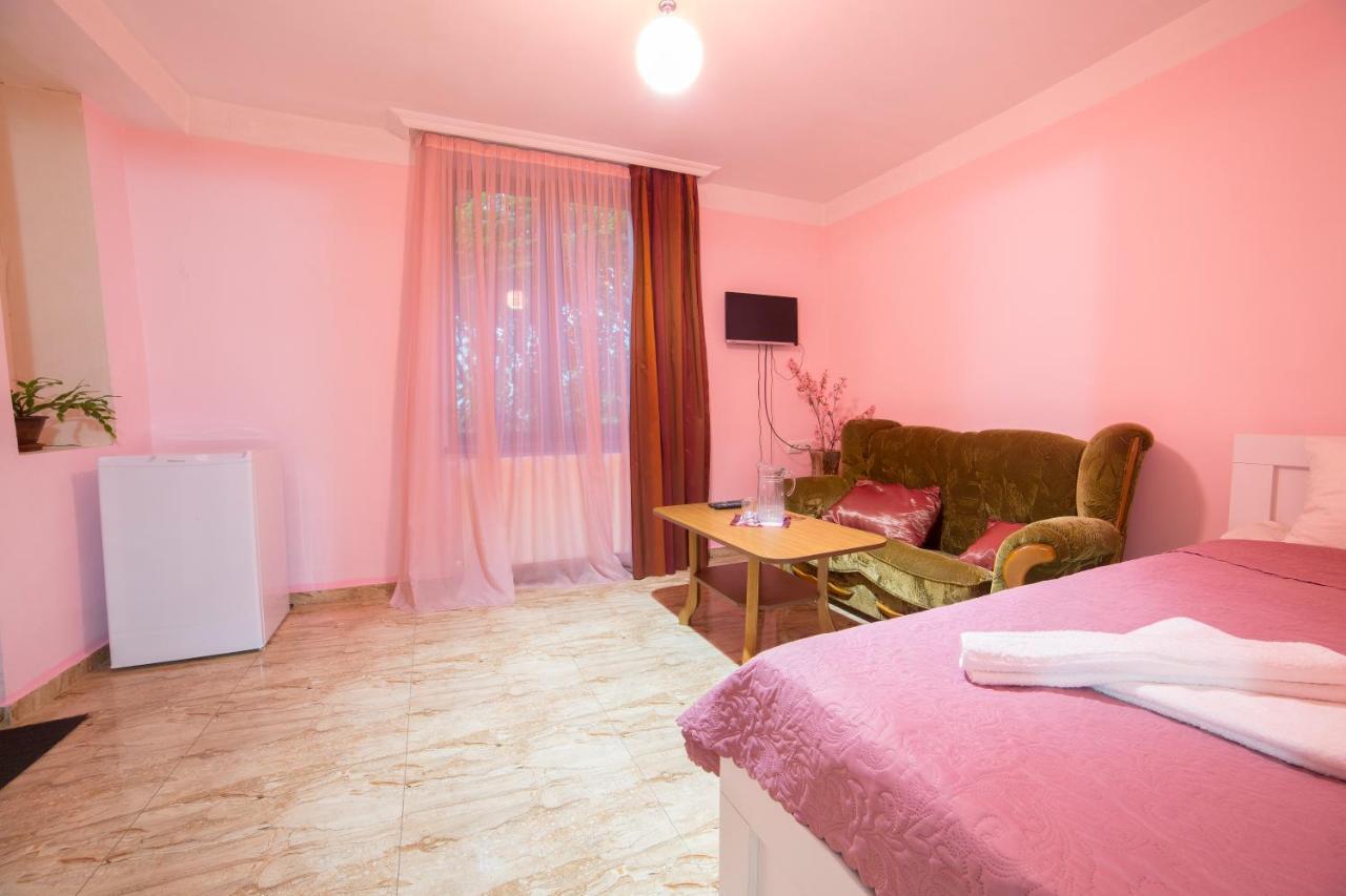 Gogichas Tower Hotel Borjomi Ngoại thất bức ảnh
