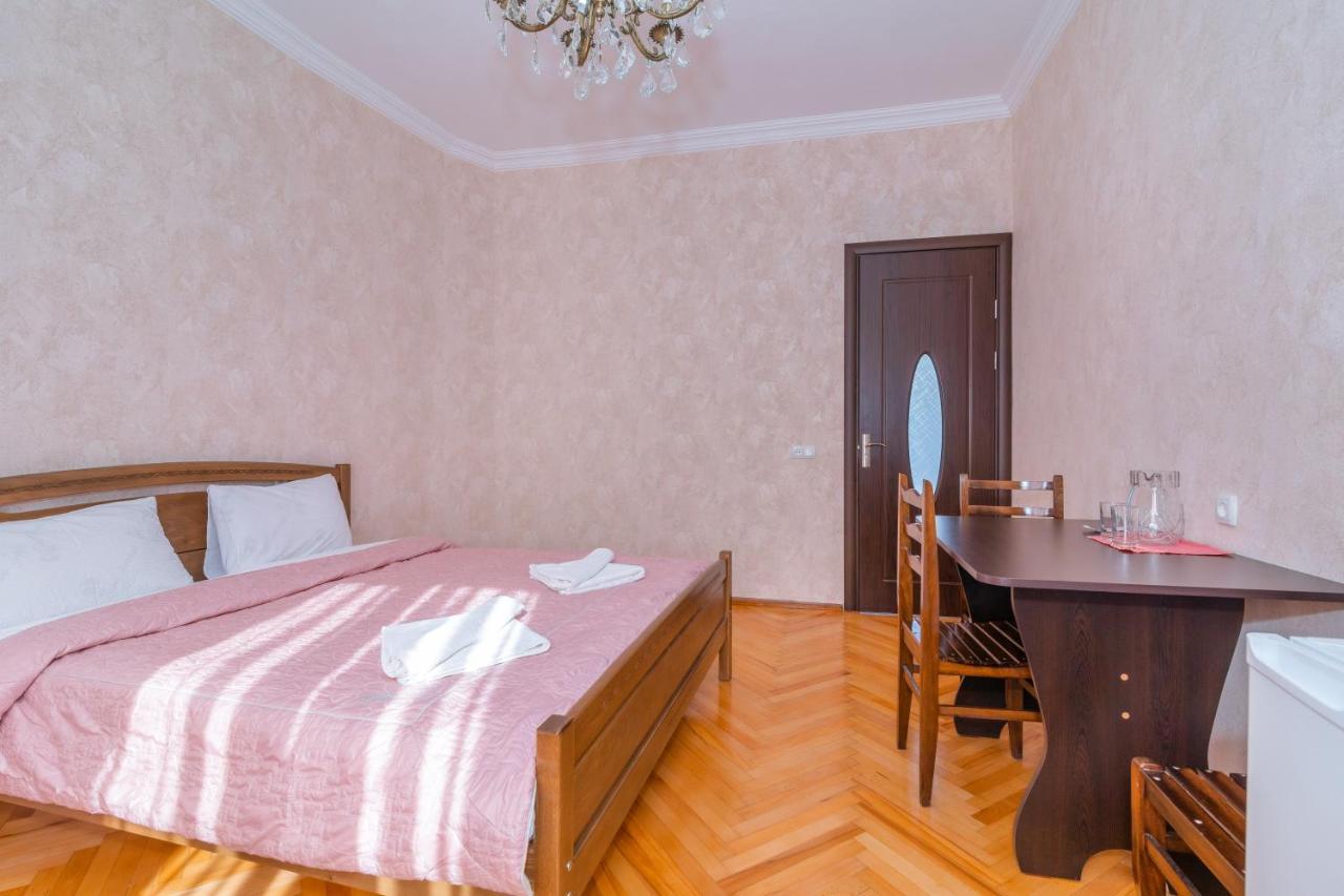 Gogichas Tower Hotel Borjomi Ngoại thất bức ảnh