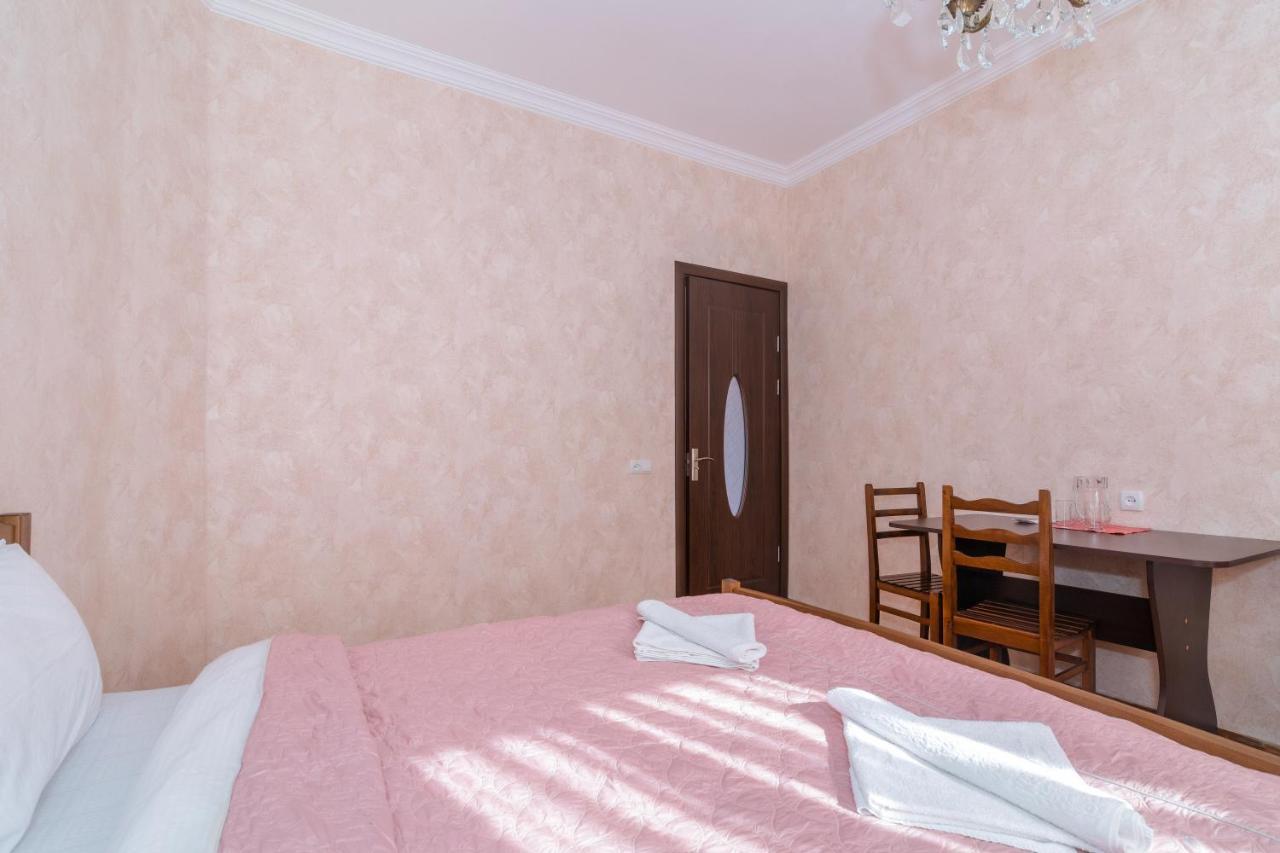 Gogichas Tower Hotel Borjomi Ngoại thất bức ảnh