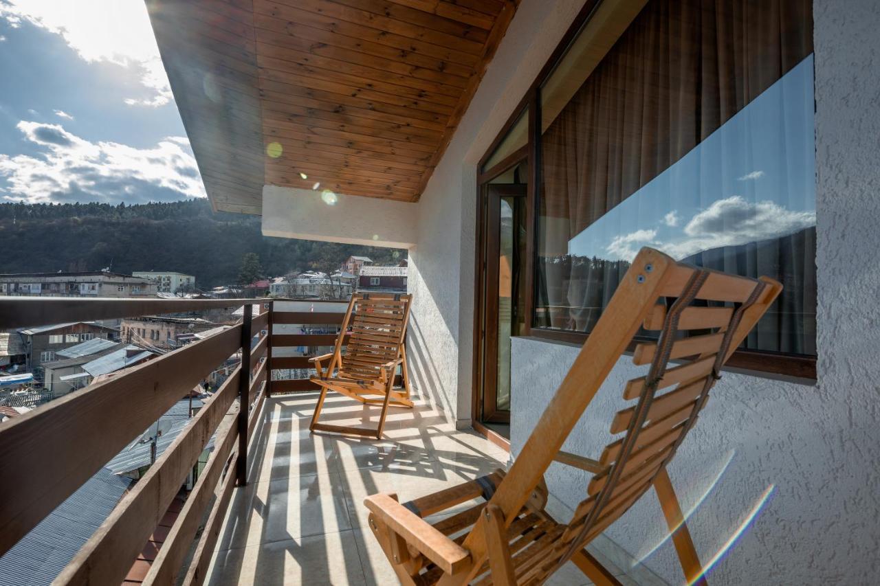 Gogichas Tower Hotel Borjomi Ngoại thất bức ảnh