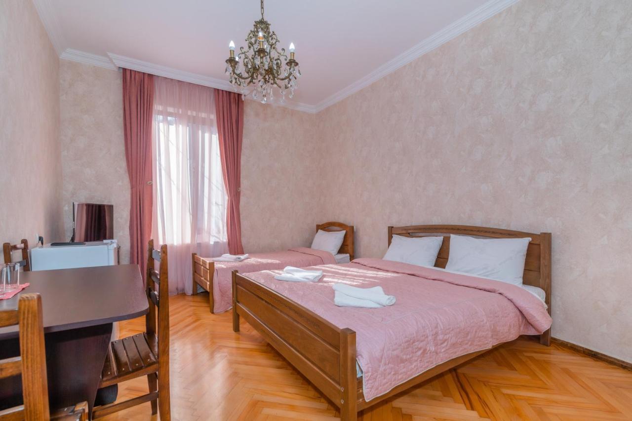 Gogichas Tower Hotel Borjomi Ngoại thất bức ảnh