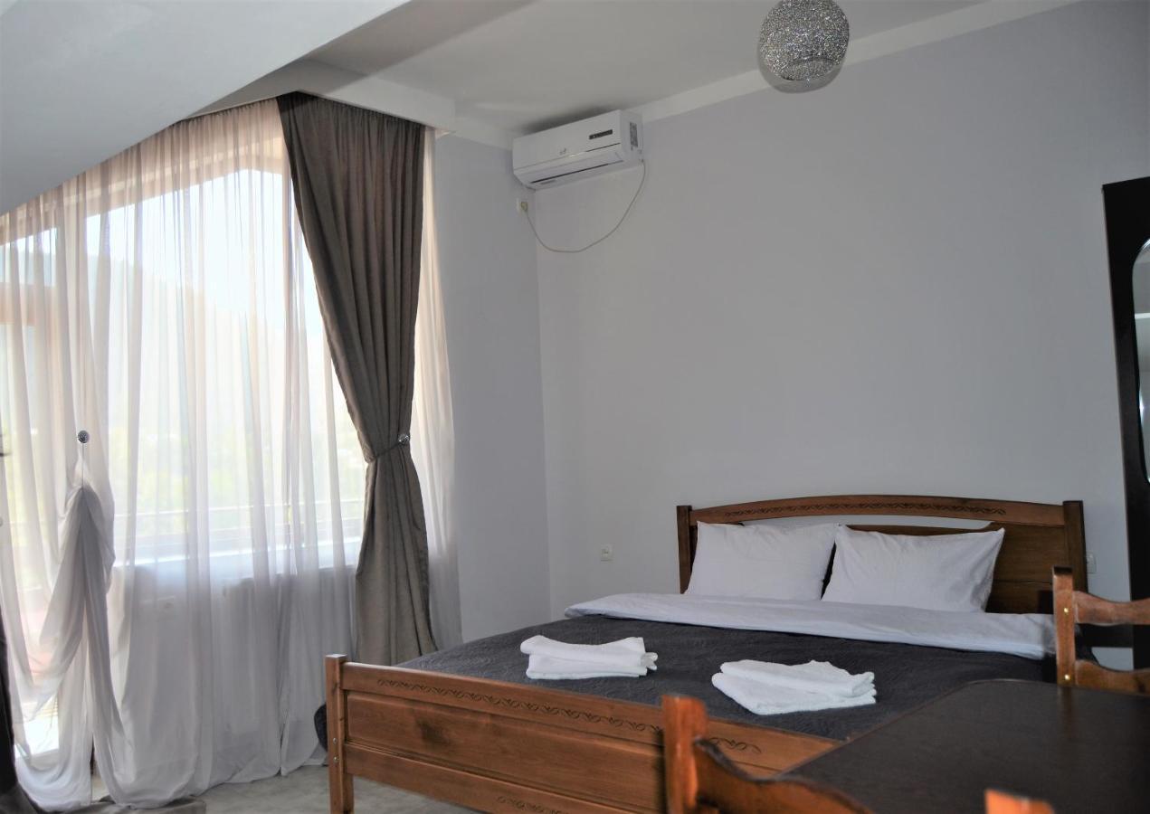 Gogichas Tower Hotel Borjomi Ngoại thất bức ảnh