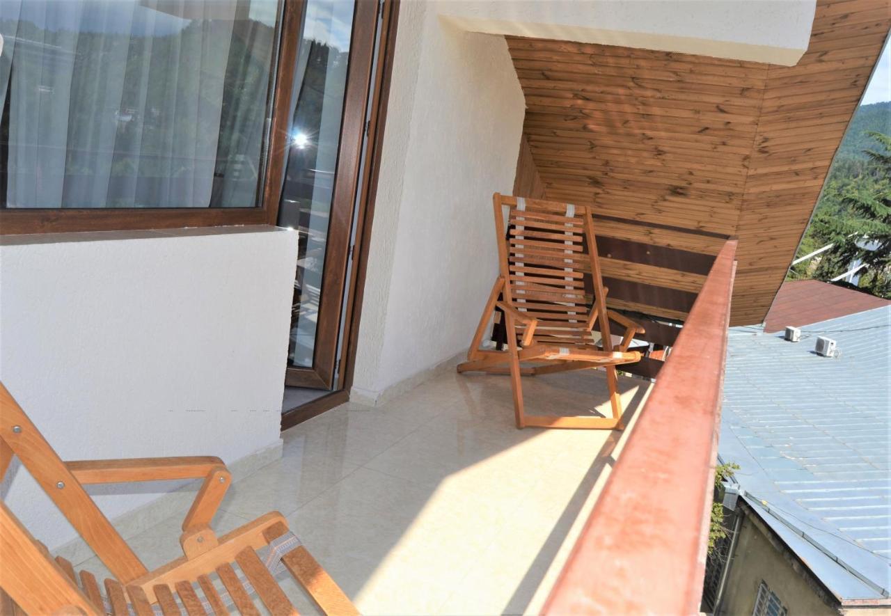 Gogichas Tower Hotel Borjomi Ngoại thất bức ảnh